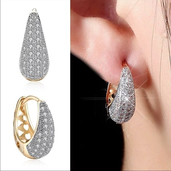 𝅺New Gold Pave Crystal Diamond Oval Hoop Earrings - Picture 1 of 11